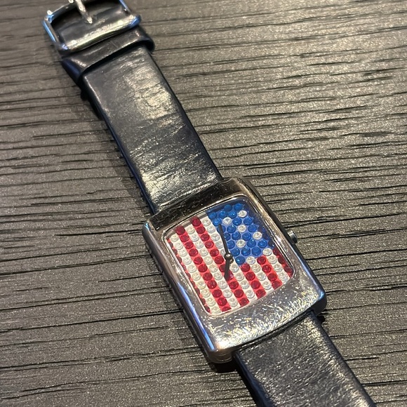 Fossil Women’s JR-8015 American Flag Comes with original fossil leather band - Picture 2 of 4